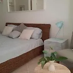 Проживание в семье Les Bois Flottes . De La Verne *