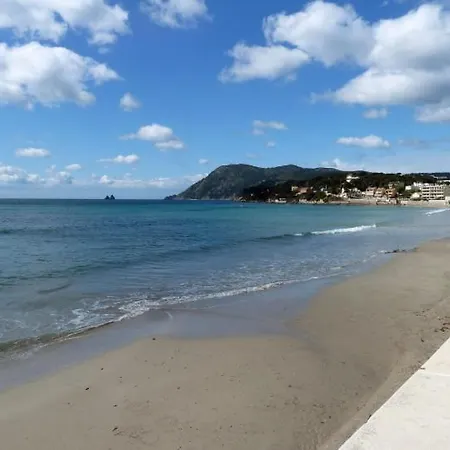 Les Bois Flottes . De La Verne Homestay szállás La Seyne-sur-Mer