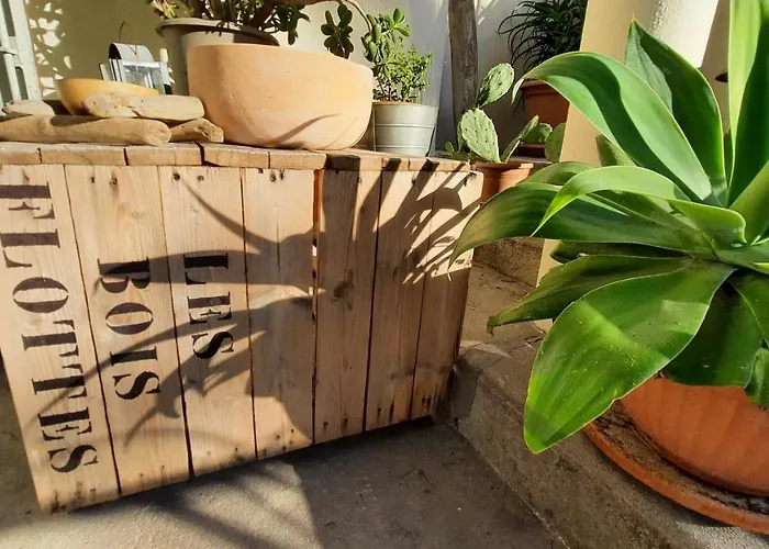 Les Bois Flottes . De La Verne منزل للإقامة *