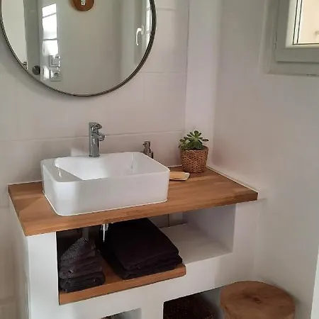 Rum i privatbostad Les Bois Flottes . De La Verne