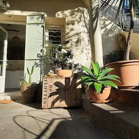 Rum i privatbostad Les Bois Flottes . De La Verne